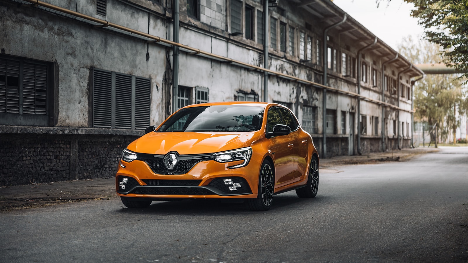 Renault’s Retro Revolution: The 5 E-Tech Electric Steals the Geneva Show