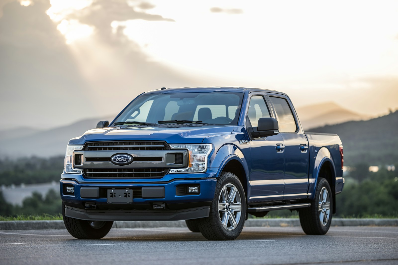 Ford Delays in EV Rollout Amidst Slowing Sales and Hybrid Surge