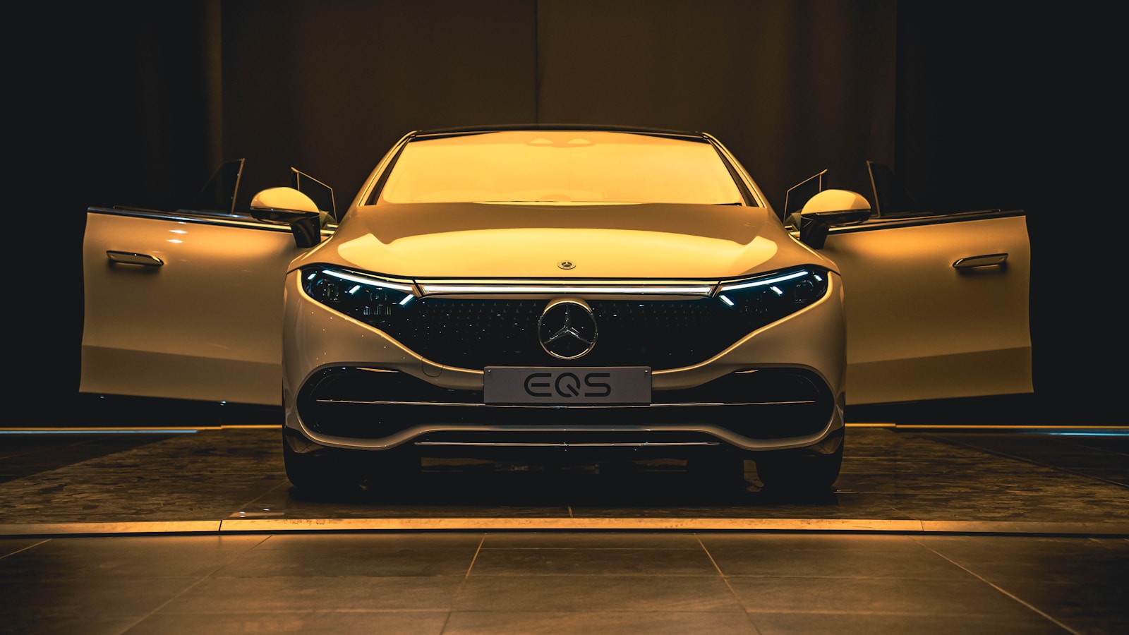 The 2025 Mercedes EQS: A Controversial Facelift That Falls Short?